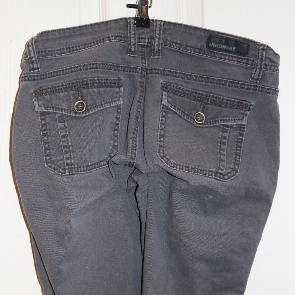 Juniors/women's Union Bay Cargo pants, light gray, size 9. - Picture 3 of 3